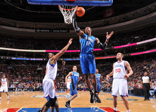 空接之城！2011年的今天：快船交易得到克里斯·保罗（空接之城起航！2011年今日快船交易引进克里斯·保罗）