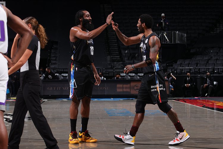 约基奇半场数据惊艳，展现全面实力（约基奇半场表现爆棚，全能实力尽显）