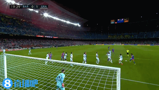 世体：塞尔塔女主席是拉什福德的球迷，并收藏该球员签名球衣（世体：塞尔塔女主席是拉什福德粉丝，珍藏其签名球衣）