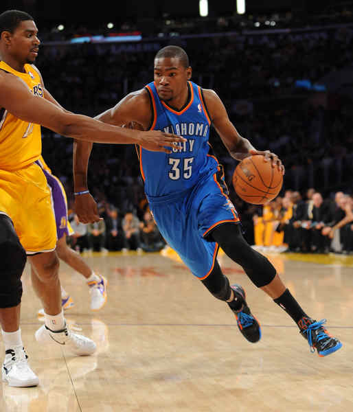 亚历山大极限操作，马刺防线告急（亚历山大神级发挥，马刺防守陷入危机）