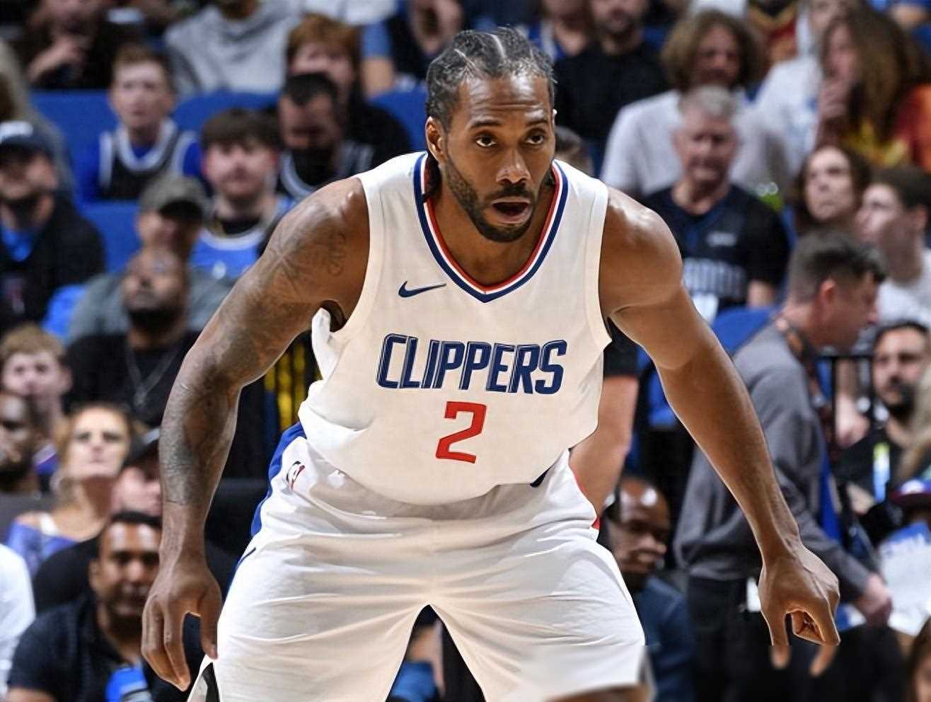 足球国足新战术曝光，强调速度与侵略性（国足新战术亮相：主打速度与攻击性）