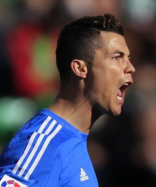 意媒：此前因流感缺阵的博尼尚未恢复训练，不确定能否踢意杯（意媒：博尼因流感缺阵后仍未复训，能否出战意大利杯存疑）