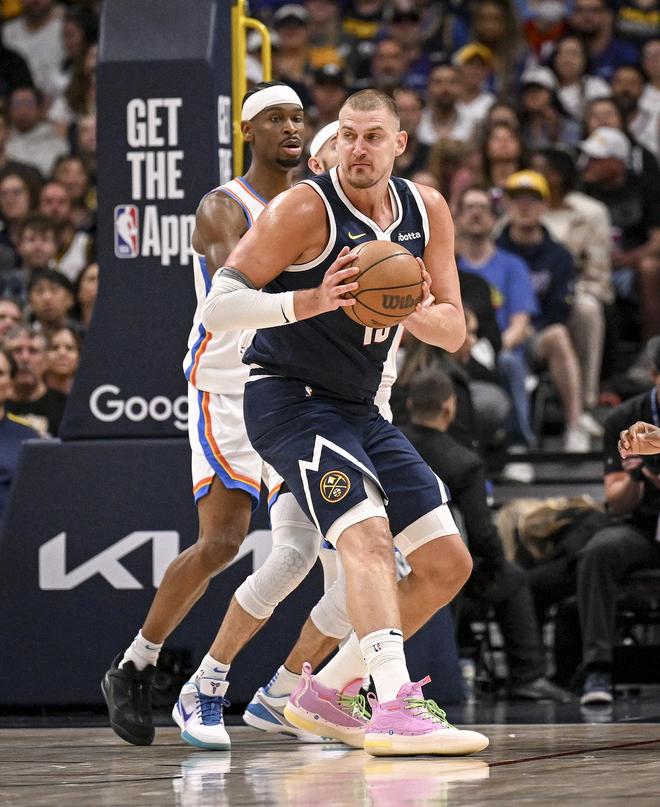 张琳芃：中超夺冠已成为过去，全力以赴打好明天的亚冠比赛（张琳芃：联赛冠军已翻篇，明日亚冠全力争胜）