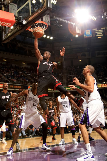 中超比赛焦点：山东泰山迎战上海申花,（中超焦点战：山东泰山对决上海申花）